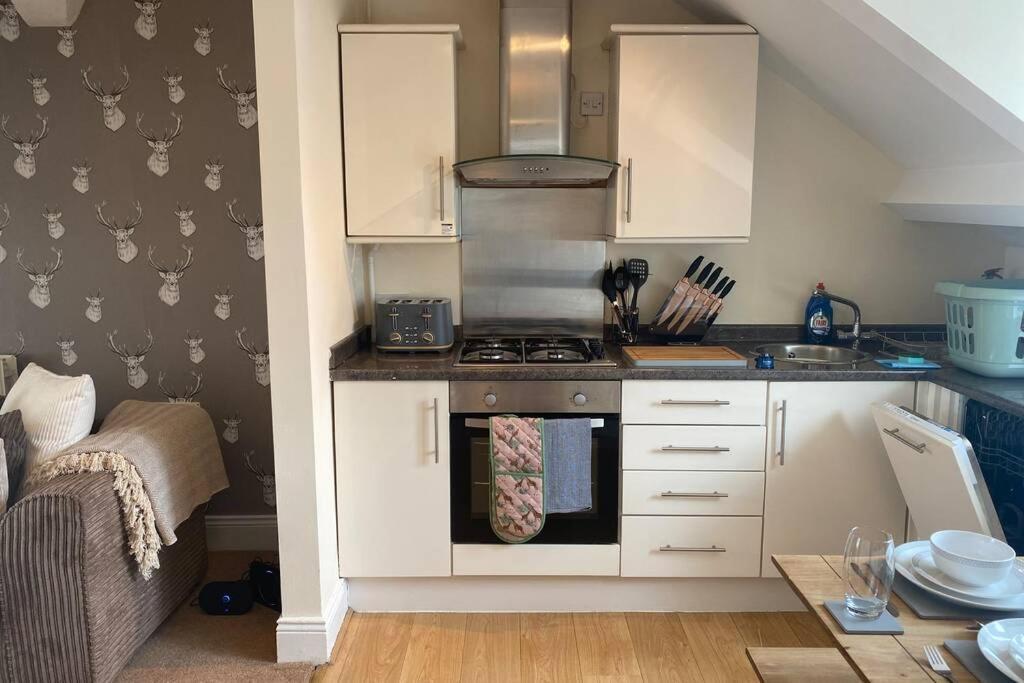 Upper 2 Bedroom Apartment In The Heart Of Jesmond Newcastle-upon-Tyne Extérieur photo