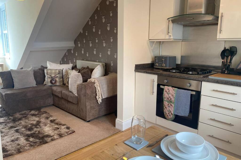 Upper 2 Bedroom Apartment In The Heart Of Jesmond Newcastle-upon-Tyne Extérieur photo